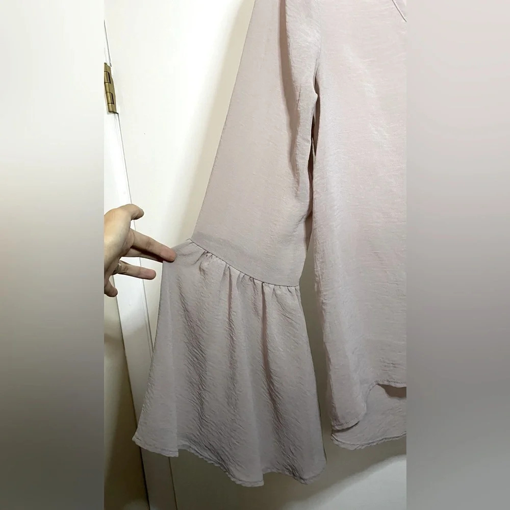 Show Me Your MuMu Taupe Boho Blouse Size Medium - Picture 3 of 5